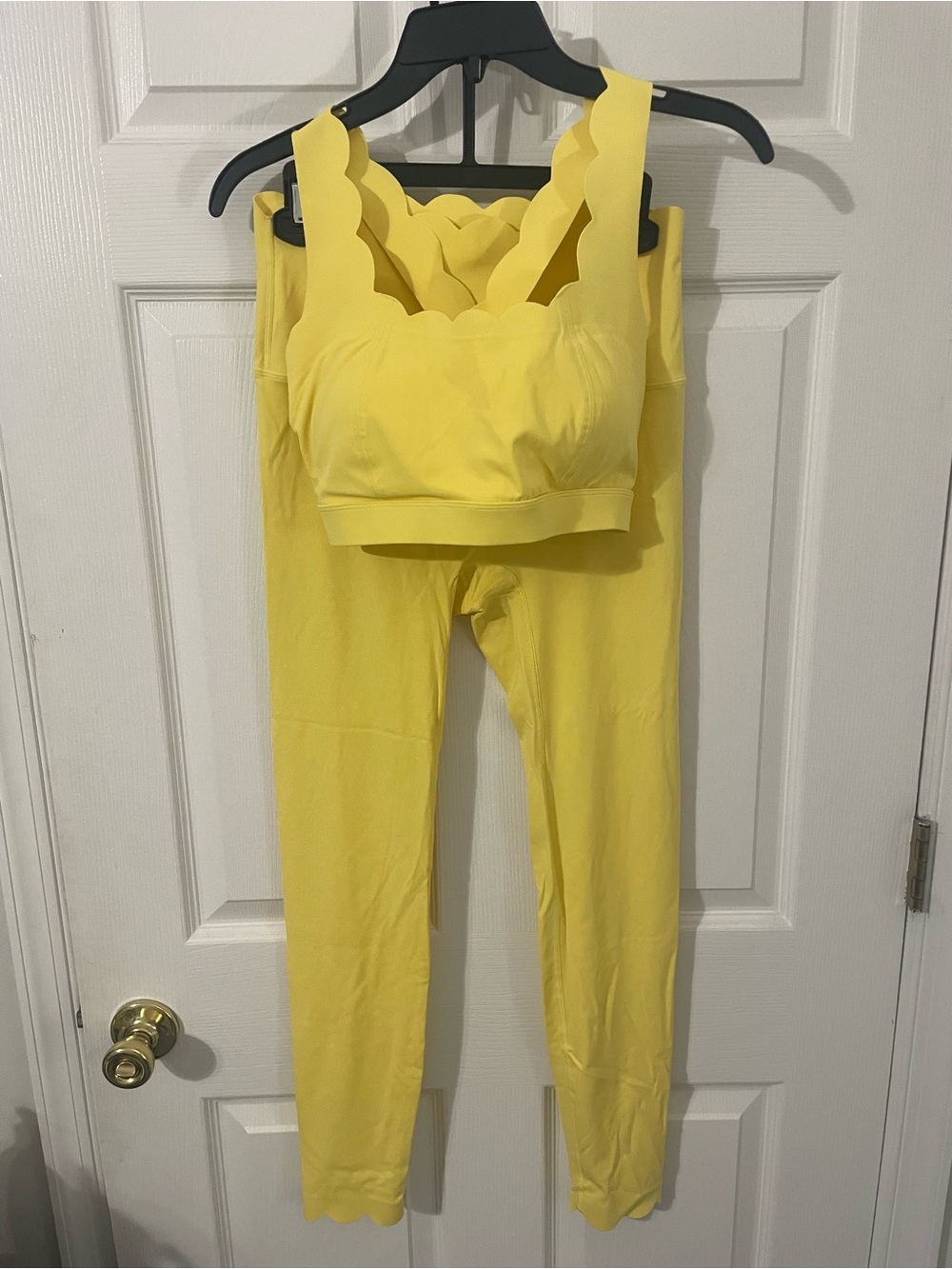 Yellow Scallop-Edge Leggings and Bra Athletic Set